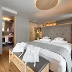 Roberta Alpine Adults Only 4*