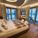 Roberta Alpine Adults Only 4*