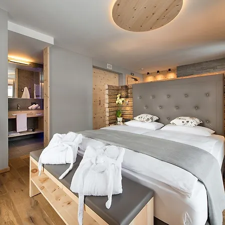 Roberta Alpine Adults Only 4*