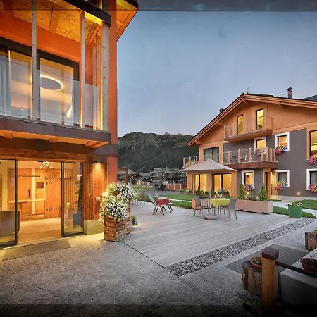 Roberta Alpine Adults Only 4*