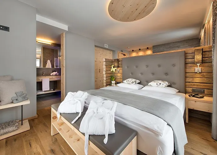 Roberta Alpine Adults Only 4*